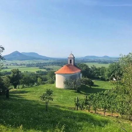 Vorosbegy Vendeghaz Feriehus *